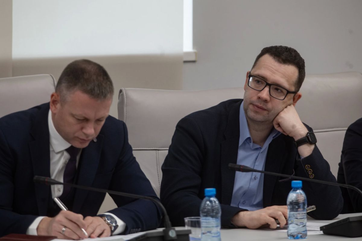 Сегодня вместе с коллегами провёл заседание совета Законодательного Собрания Сегодня вместе с коллегами провёл заседание совета Законодательного Собрания