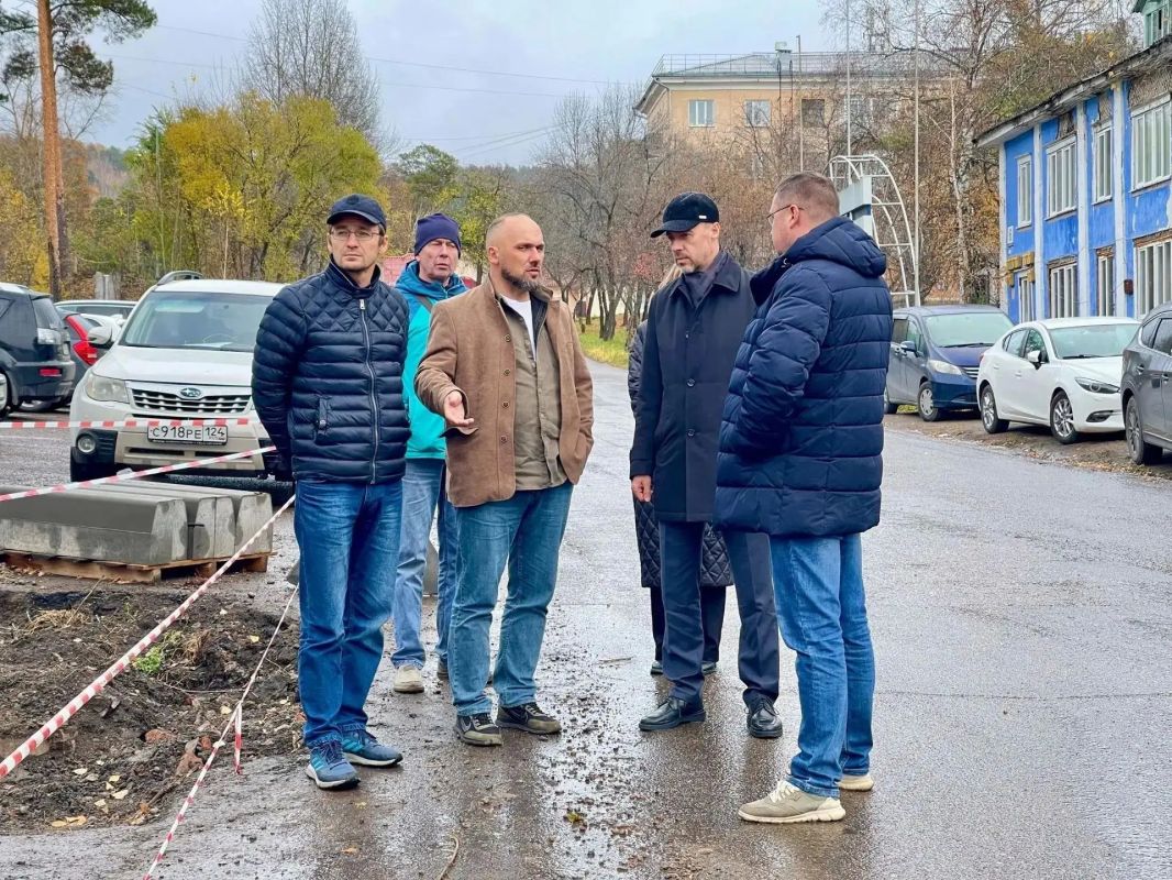 В Железногорске обустраивают новые тротуары на Ленинградском проспекте и улице Штефана В Железногорске обустраивают новые тротуары на Ленинградском проспекте и улице Штефана