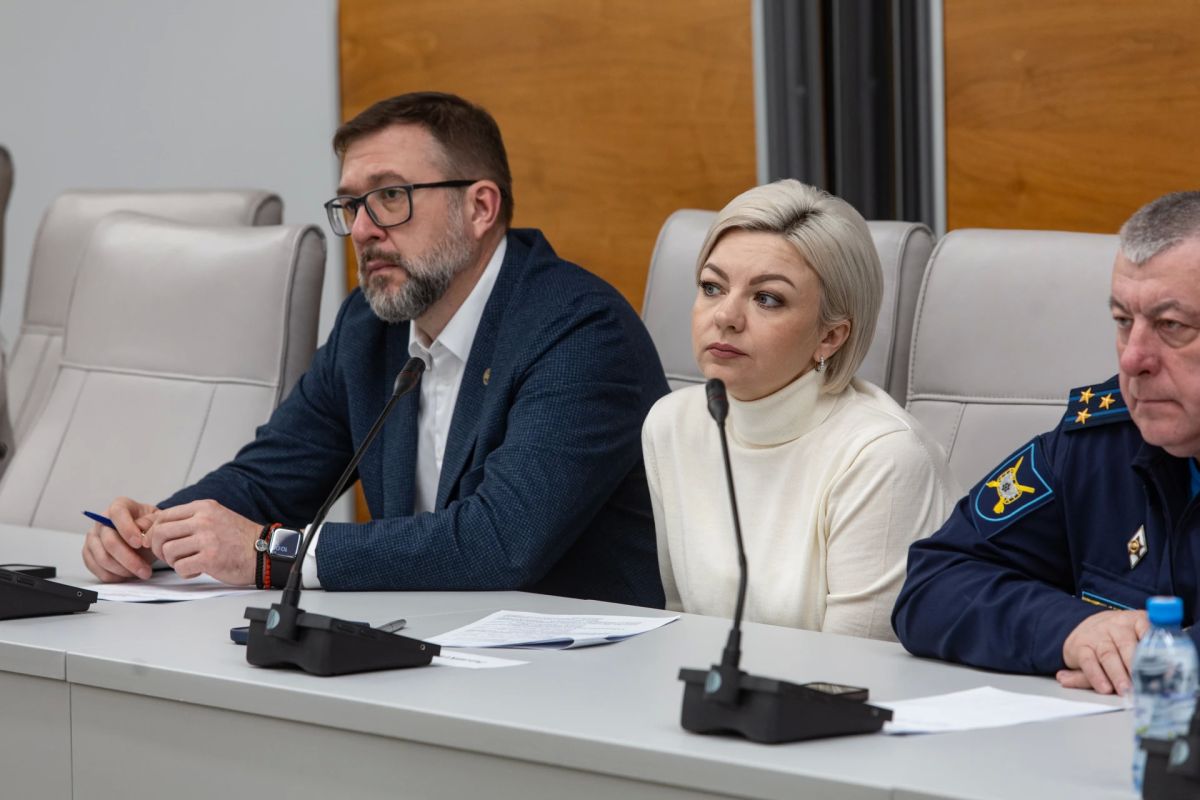 Сегодня вместе с коллегами провёл заседание совета Законодательного Собрания Сегодня вместе с коллегами провёл заседание совета Законодательного Собрания