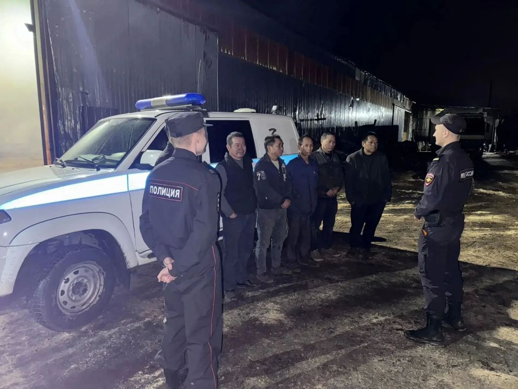 34 нарушения и 3 запрета въезда в РФ: в Лесосибирске полицейские завершили второй этап оперативно-профилактической операции «Нелегал2026» 34 нарушения и 3 запрета въезда в РФ: в Лесосибирске полицейские завершили второй этап оперативно-профилактической операции «Нелегал2026»