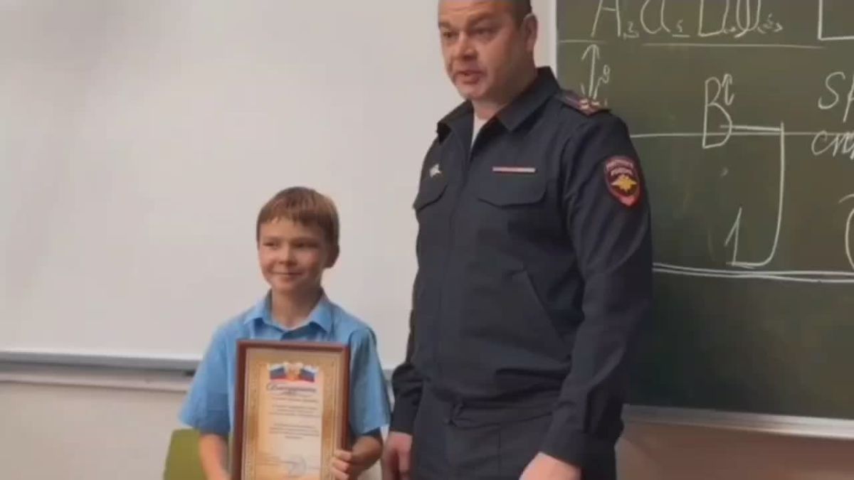 В Красноярске пятиклассник нашёл паспорт с деньгами и вернул его владельцу