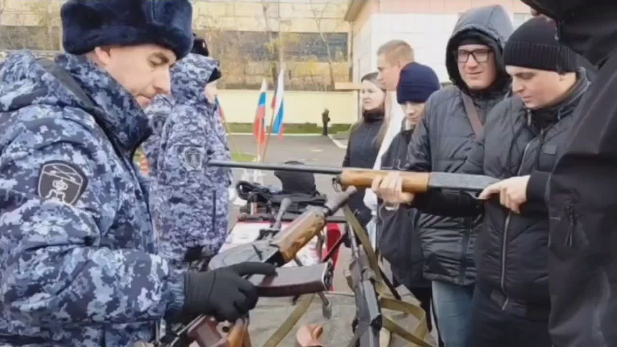 В Красноярске для студентов техникумов провели День призывника