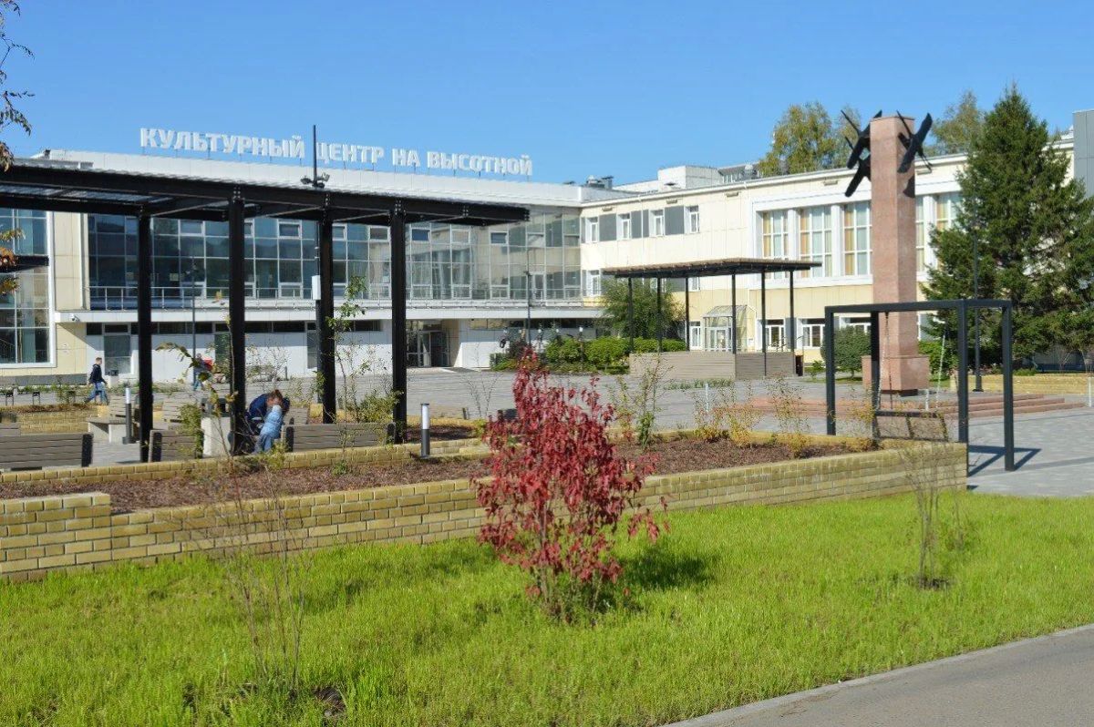 На Высотной благоустроили площадь у Культурного центра