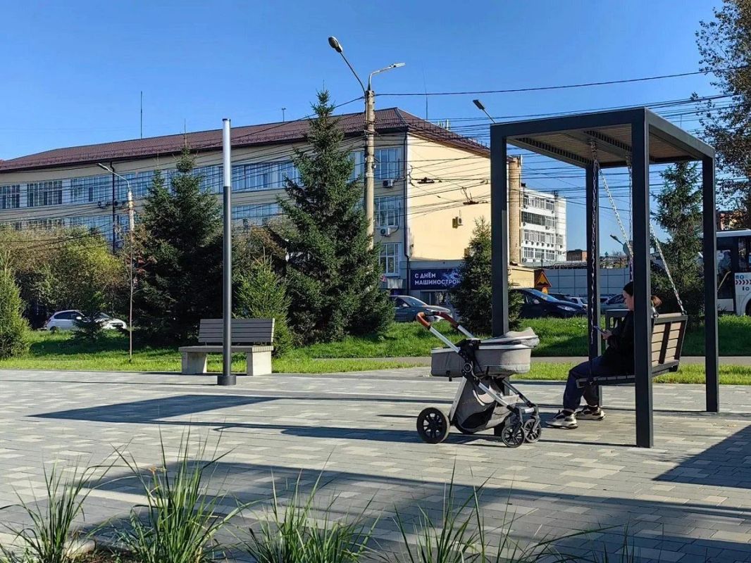 На Высотной благоустроили площадь у Культурного центра На Высотной благоустроили площадь у Культурного центра