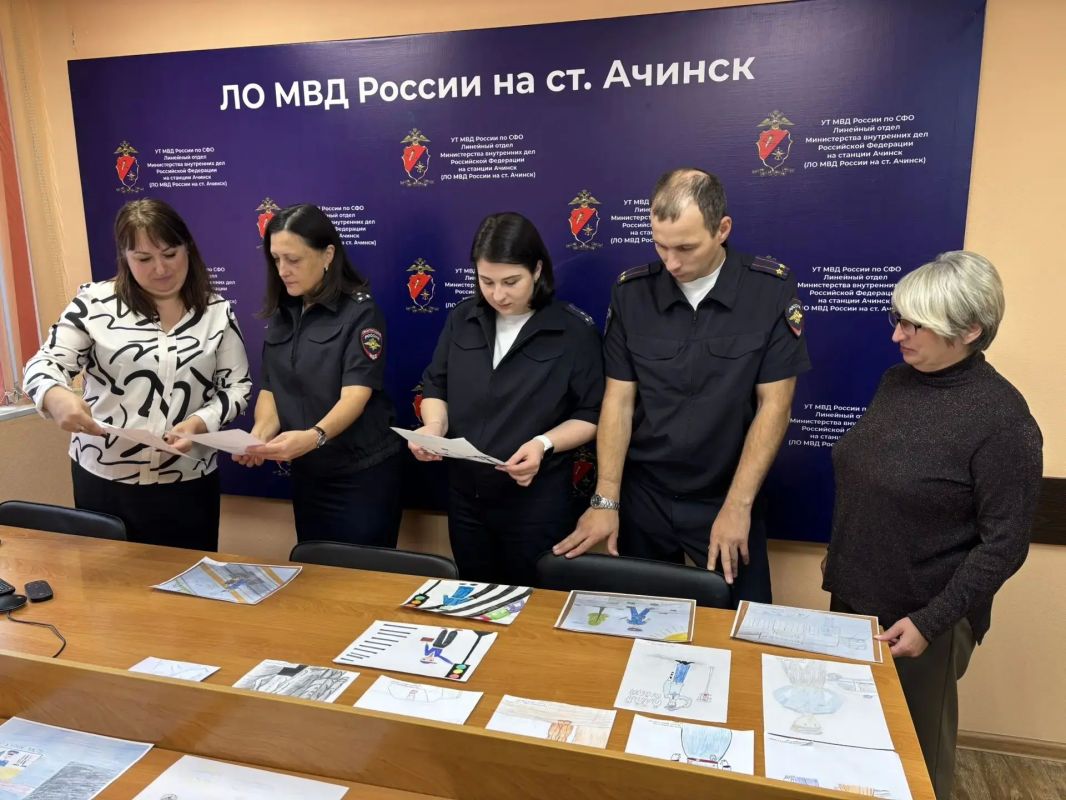 Юные художники Ачинска рассказали о службе родителей в полиции Юные художники Ачинска рассказали о службе родителей в полиции