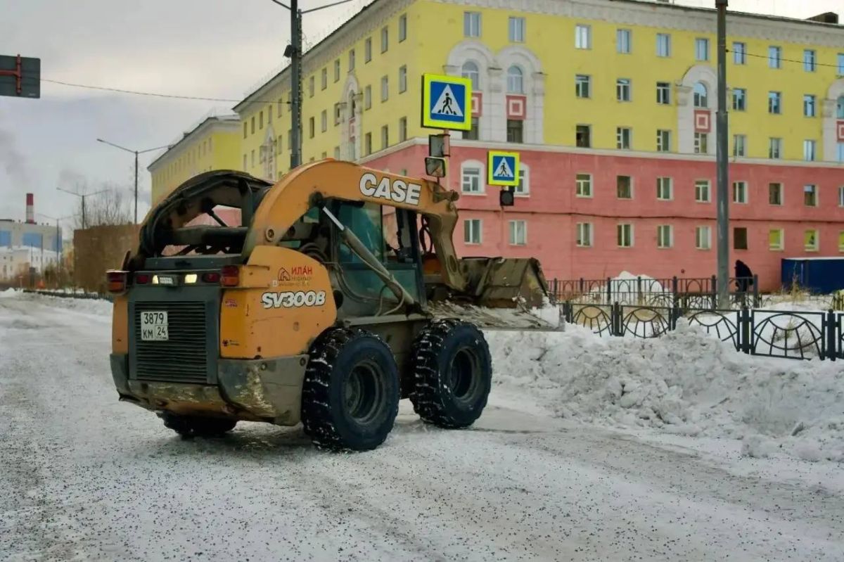 Дмитрий Карасёв: В Норильске началось зимнее содержание улично-дорожной сети, неразграниченных территорий, объектов благоустройства, социальных учреждений и дворов Дмитрий Карасёв: В Норильске началось зимнее содержание улично-дорожной сети, неразграниченных территорий, объектов благоустройства, социальных учреждений и дворов