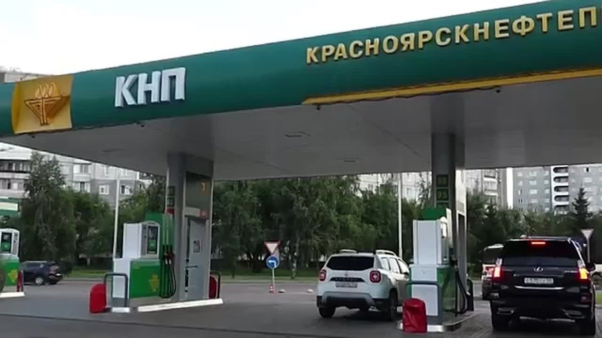 БЕНЗИН БЕЗ КВОТ: АЗС КРАСНОЯРЬЯ ВЕРНУЛИСЬ К ОБЫЧНОЙ РАБОТЕ