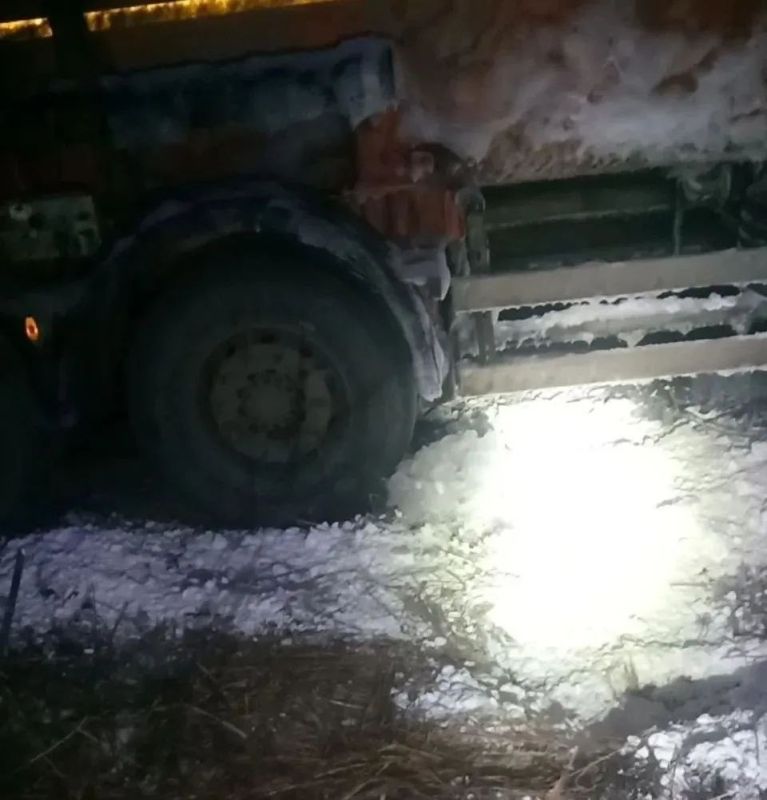 Бензовоз попал в аварию в Енисейском округе Бензовоз попал в аварию в Енисейском округе