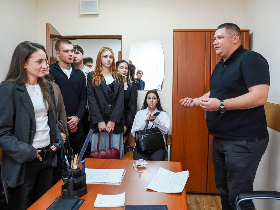 Сегодня на экскурсии в городском Совете побывали студенты первого курса СФУ – будущие социальные работники
