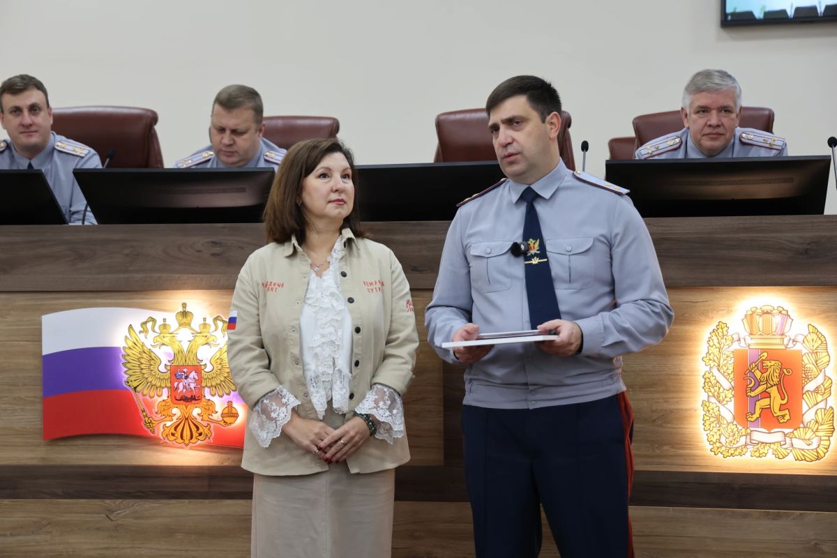 Начальник ГУФСИН России по Красноярскому краю генерал-лейтенант внутренней службы Антон Ефаркин награжден нагрудным знаком «Народный фронт