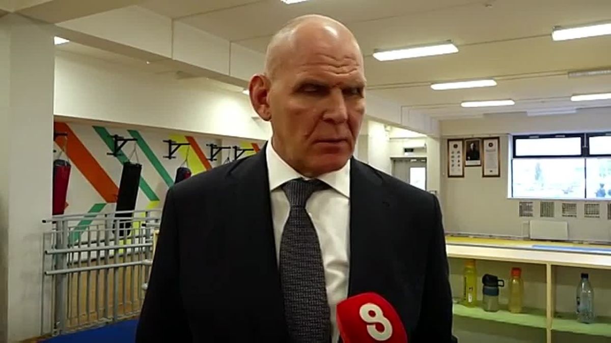 ИМЕНИТЫЕ СПОРТСМЕНЫ ПРОВЕЛИ ТРЕНИРОВКУ ДЛЯ ВОСПИТАННИКОВ ДЗЮДО КРАСНОЯРСКОЙ ШКОЛЫ №157