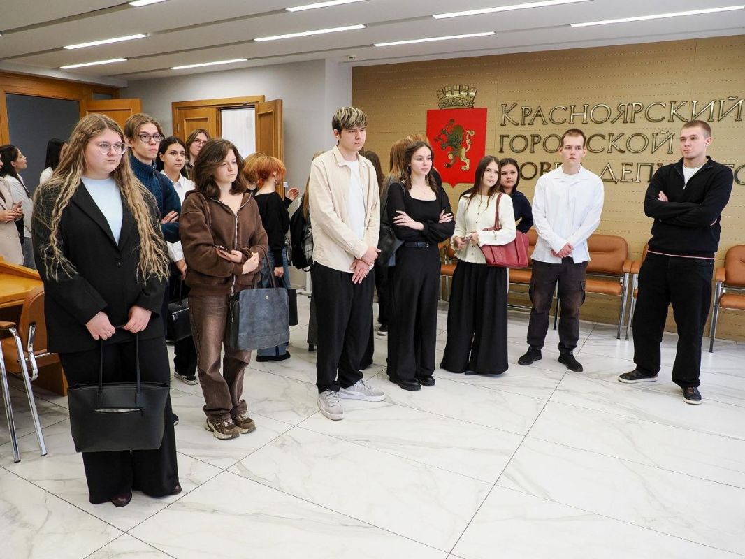 Сегодня на экскурсии в городском Совете побывали студенты первого курса СФУ – будущие социальные работники Сегодня на экскурсии в городском Совете побывали студенты первого курса СФУ – будущие социальные работники