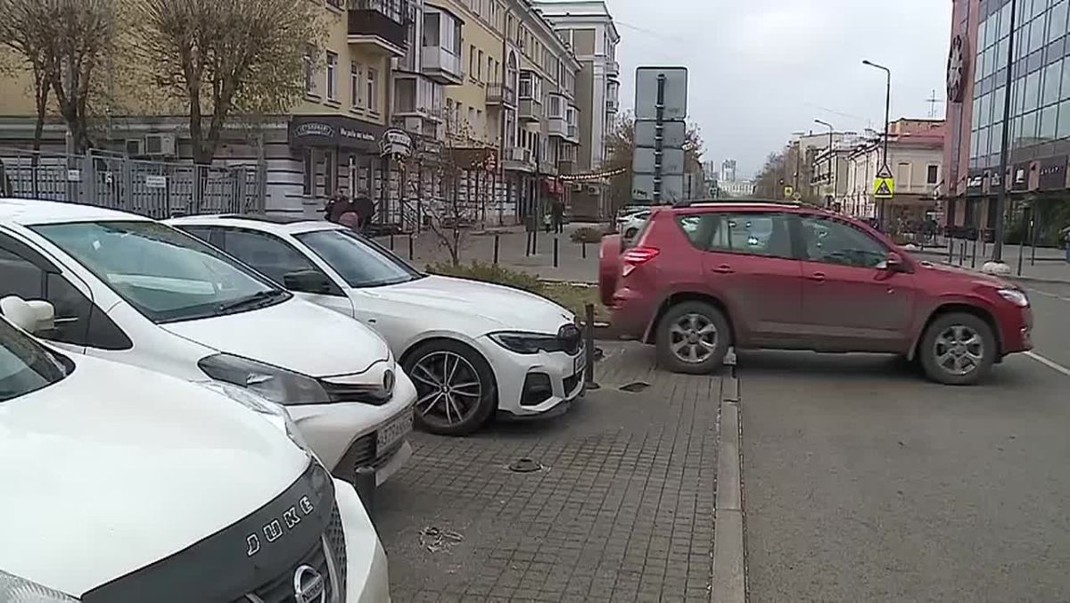 В центре Красноярска возобновят работу платных парковок