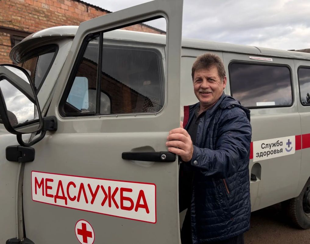 Три судьбы, одна дорога. Отец, Виктор Алексеевич, уже 26 лет за рулём УАЗа обеспечивает надёжный тыл районной больницы