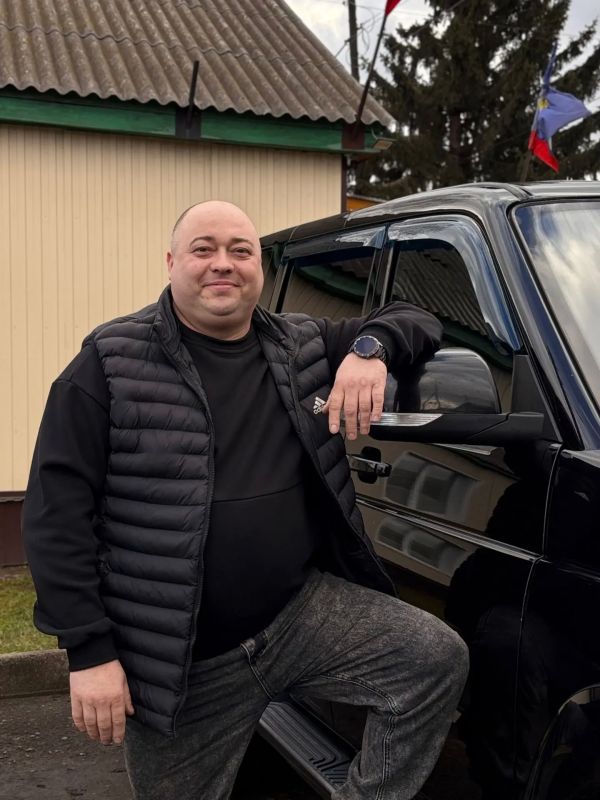 Три судьбы, одна дорога. Отец, Виктор Алексеевич, уже 26 лет за рулём УАЗа обеспечивает надёжный тыл районной больницы Три судьбы, одна дорога. Отец, Виктор Алексеевич, уже 26 лет за рулём УАЗа обеспечивает надёжный тыл районной больницы
