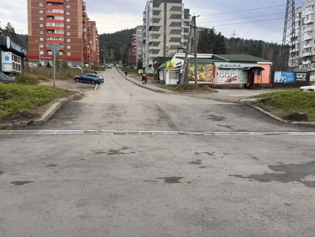 Яма на пути в школу: в Дивногорске после вмешательства прокуратуры отремонтировали перекрёсток Саянская — Чкалова Яма на пути в школу: в Дивногорске после вмешательства прокуратуры отремонтировали перекрёсток Саянская — Чкалова
