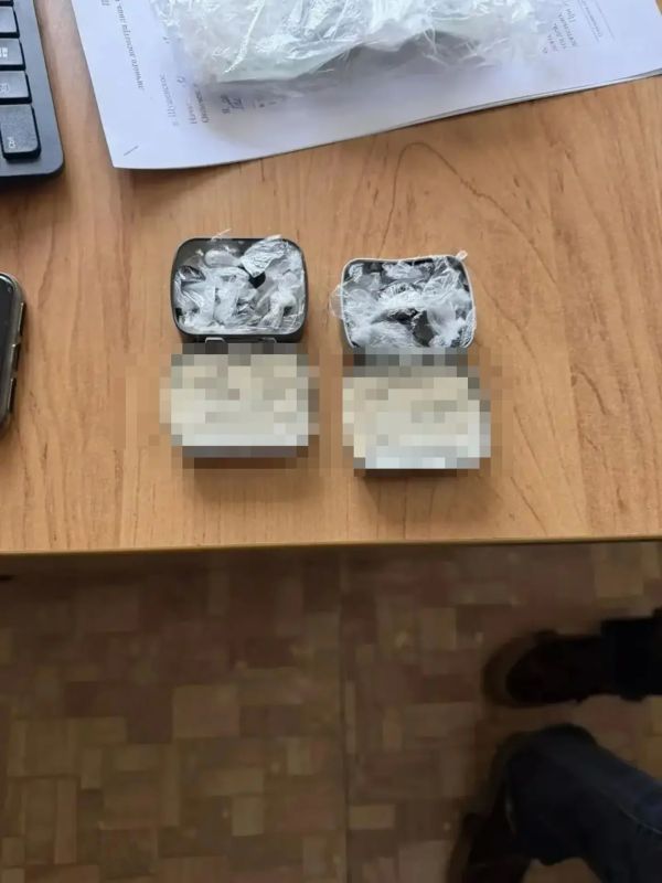 В Шушенском муниципальном округе полицейские задержали двоих наркобизнесменов при попытке сбыть «шоколад» В Шушенском муниципальном округе полицейские задержали двоих наркобизнесменов при попытке сбыть «шоколад»