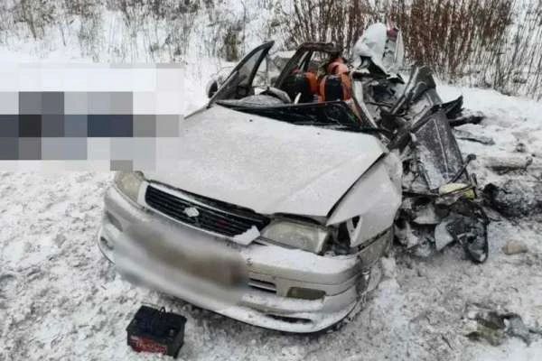 В дорожной аварии под Ачинском погибли два человека