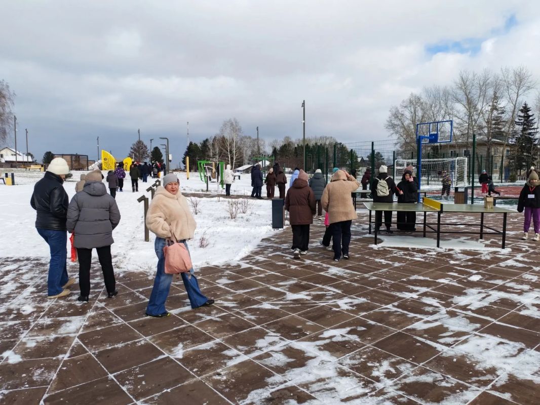 В Новой Солянке открылся «Семейный парк» В Новой Солянке открылся «Семейный парк»