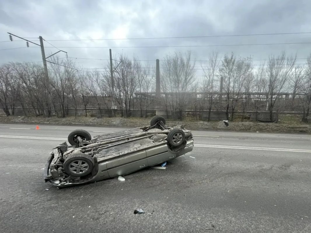 Автомобиль перевернулся на Семафорной