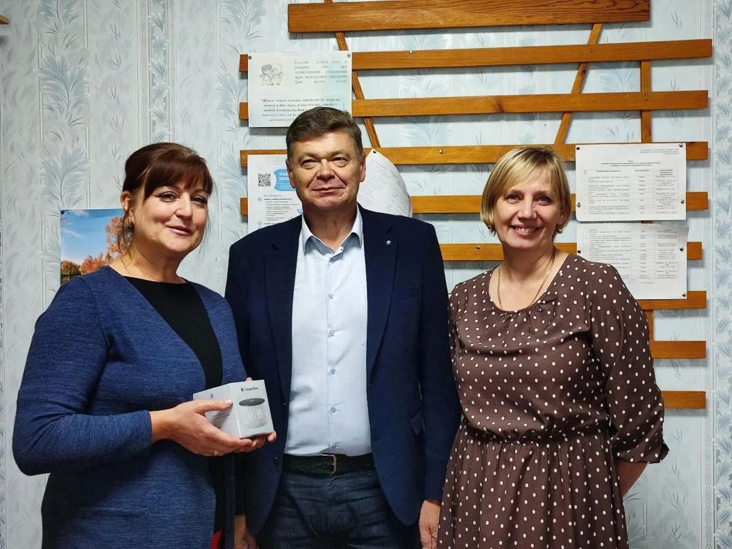 Глава Дзержинско-Тасеевского округа вручил второй приз «Викторины 2026», посвящённой Году единства народов России