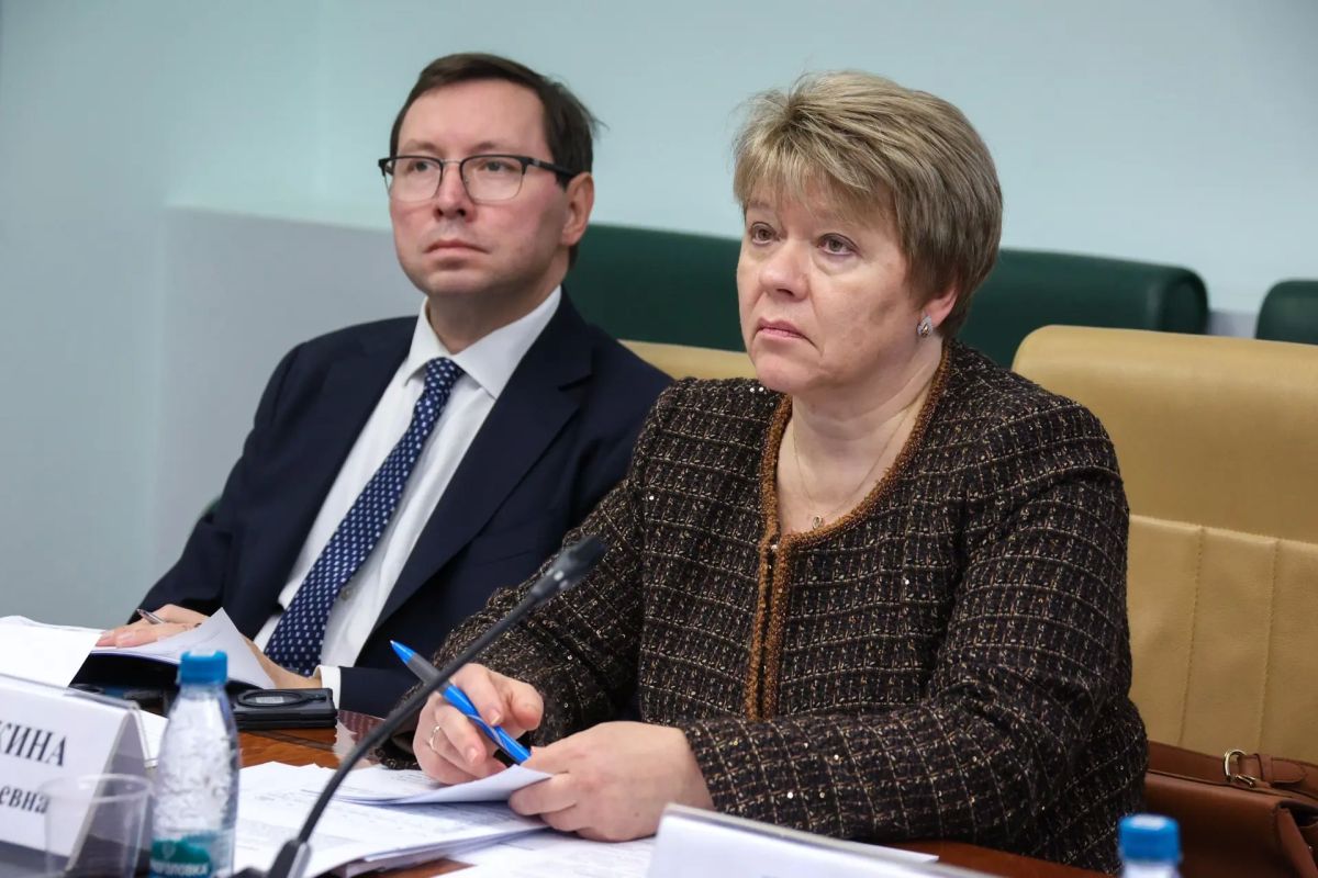 Сегодня выступил с докладом на круглом столе, организованном комитетом по социальной политике Совета Федерации Сегодня выступил с докладом на круглом столе, организованном комитетом по социальной политике Совета Федерации