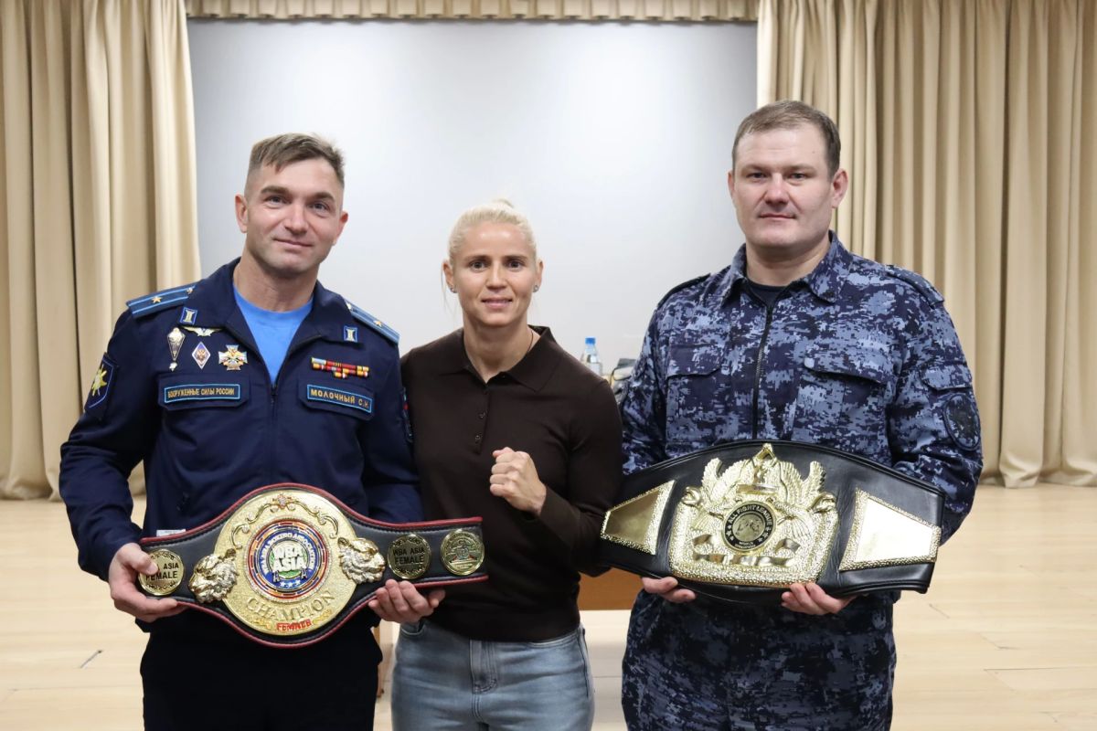Чемпионка мира по боксу Екатерина Сычева встретилась с воспитанниками Канской воспитательной колонии Чемпионка мира по боксу Екатерина Сычева встретилась с воспитанниками Канской воспитательной колонии