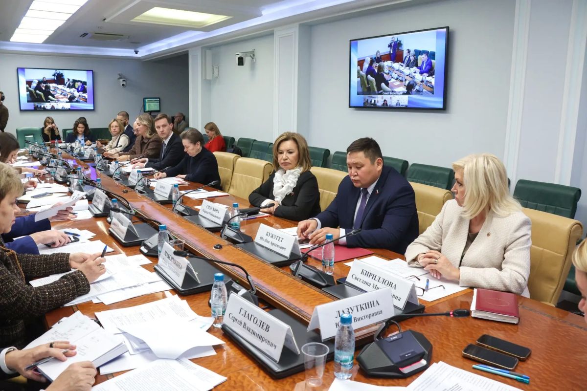 Сегодня выступил с докладом на круглом столе, организованном комитетом по социальной политике Совета Федерации Сегодня выступил с докладом на круглом столе, организованном комитетом по социальной политике Совета Федерации