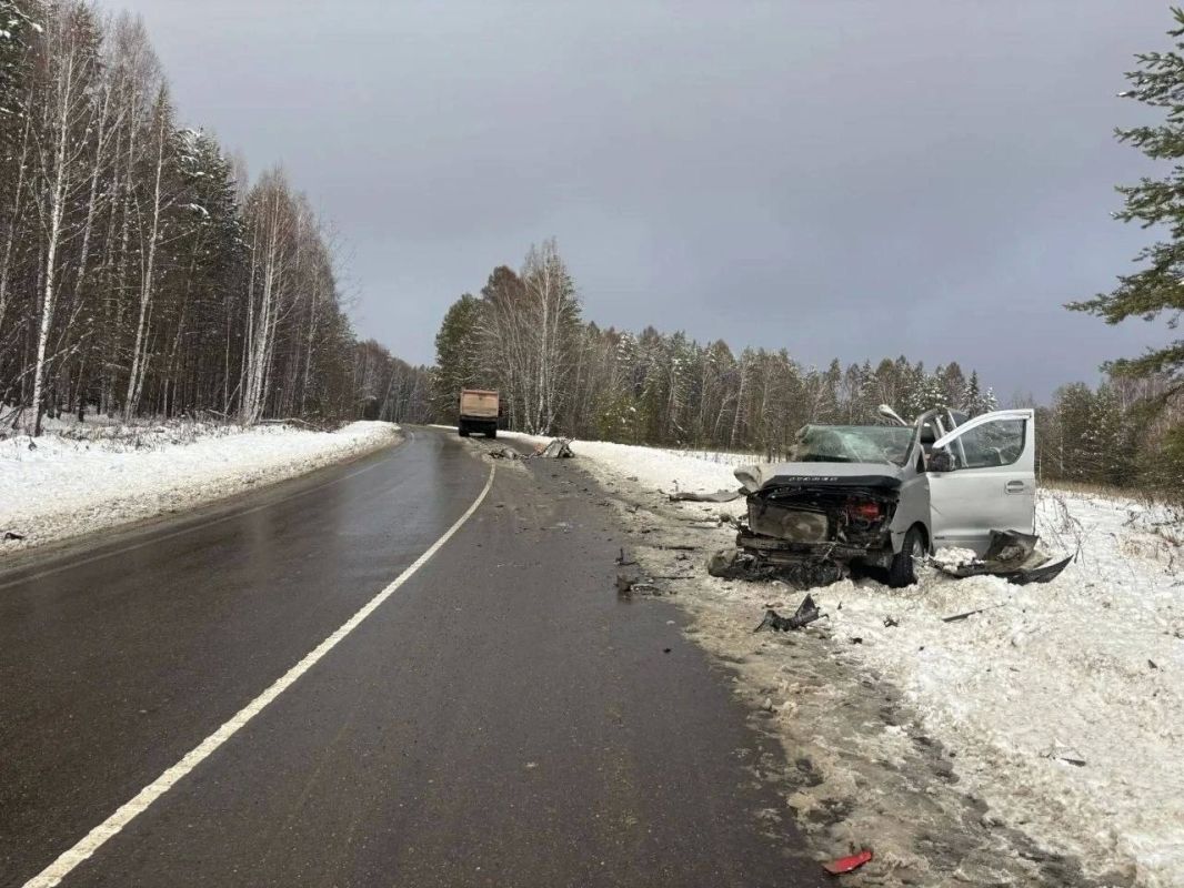 На трассе Красноярск — Енисейск Hyundai столкнулся с грузовиком На трассе Красноярск — Енисейск Hyundai столкнулся с грузовиком