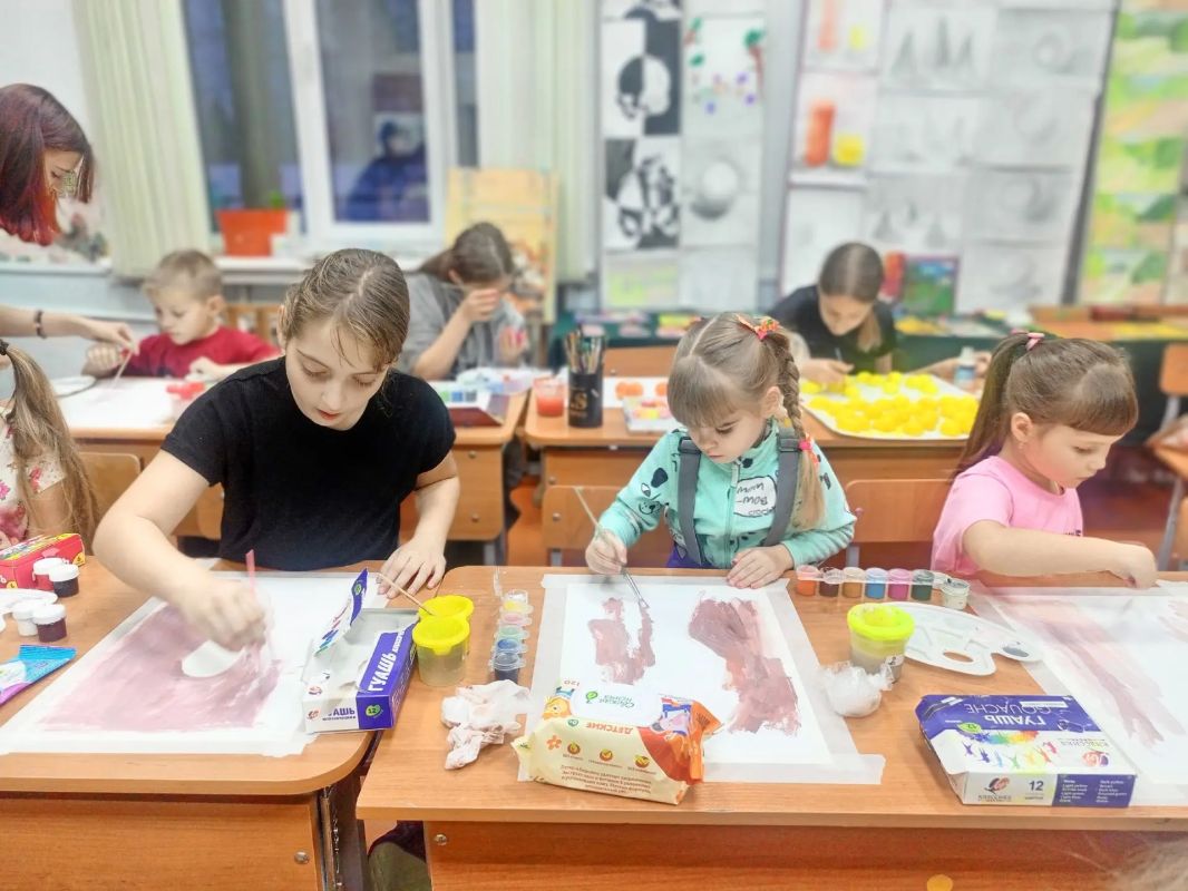 «Гусь-хозяйка» и море любви: как самые юные художники поздравили бабушек и дедушек «Гусь-хозяйка» и море любви: как самые юные художники поздравили бабушек и дедушек