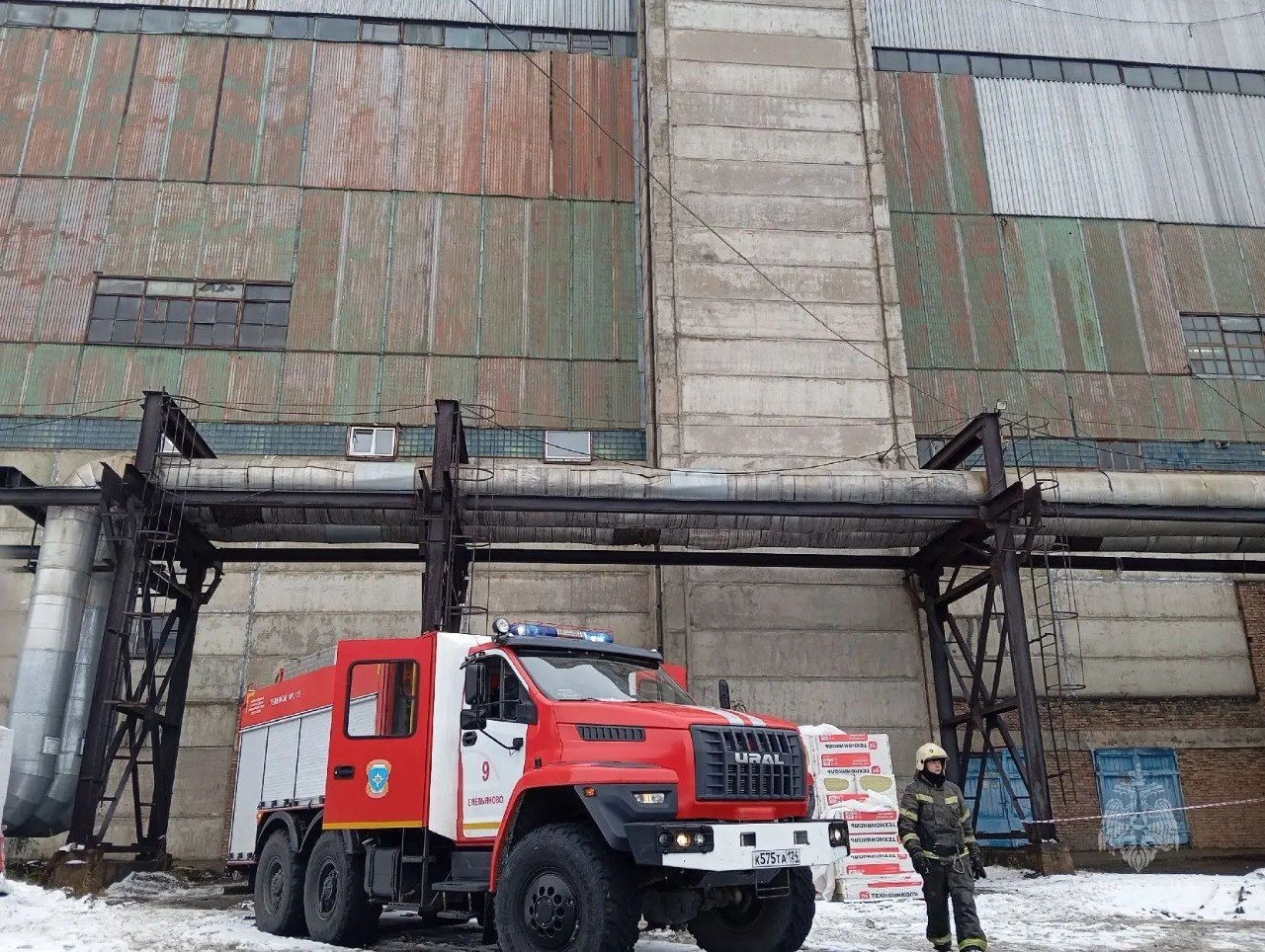 Под Красноярском 52 пожарных тушили возгорание угольной пыли