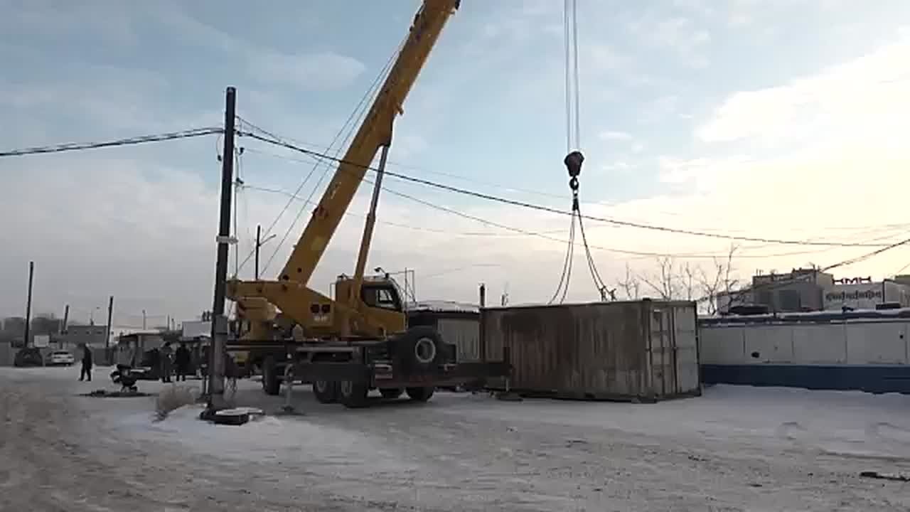 В КРАСНОЯРСКЕ ПРОДОЛЖАЮТ СНОСИТЬ НЕЗАКОННЫЕ СТРОЕНИЯ