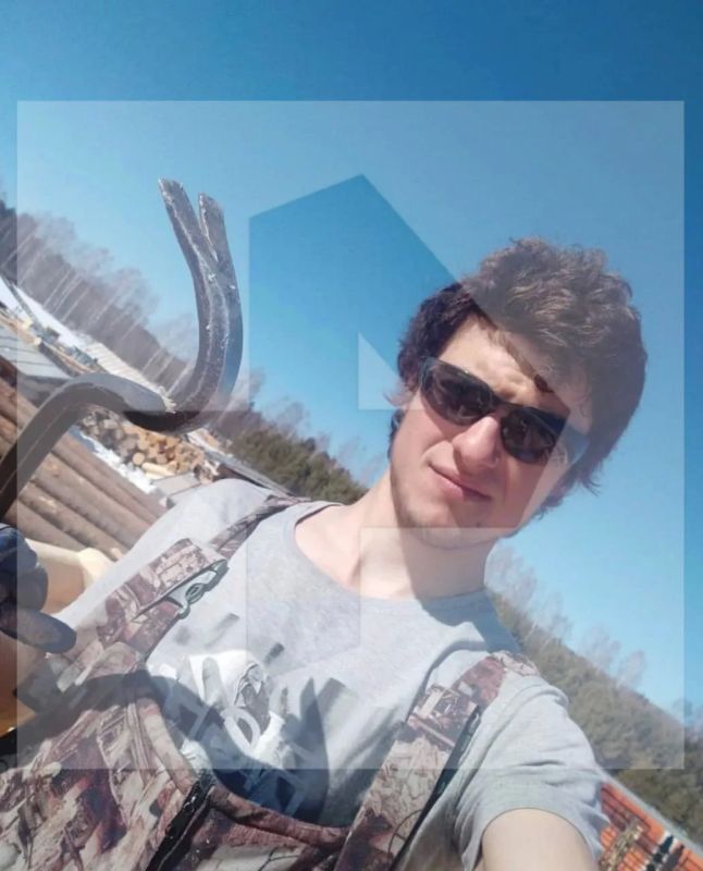 Охотник, который несколько дней остаётся в красноярской тайге после гибели напарника, пока держится и обеспечен продуктами Охотник, который несколько дней остаётся в красноярской тайге после гибели напарника, пока держится и обеспечен продуктами