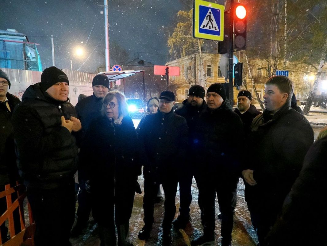 Сегодня вечером депутаты городского Совета провели выездное совещание, посвященное освещению общественных пространств на территории города Сегодня вечером депутаты городского Совета провели выездное совещание, посвященное освещению общественных пространств на территории города
