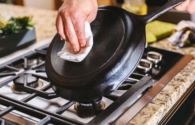 Как продлить жизнь чугунной посуде: секреты безупречного ухода