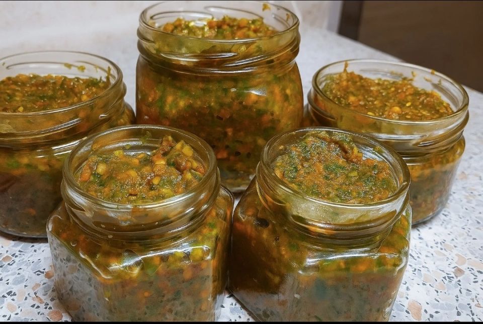 Петрушка с морковью и чесноком: идеальная зимняя заготовка