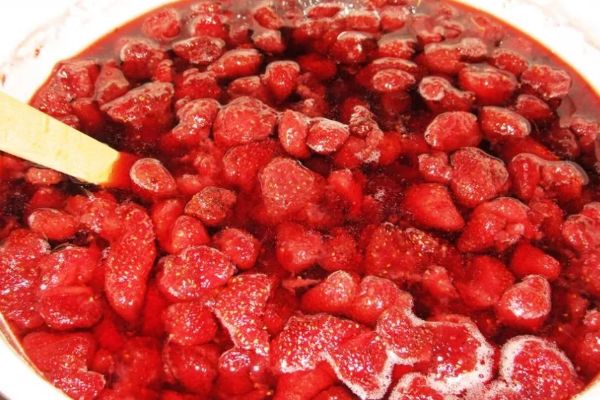 Клубничное варенье: как сохранить лето в банке
