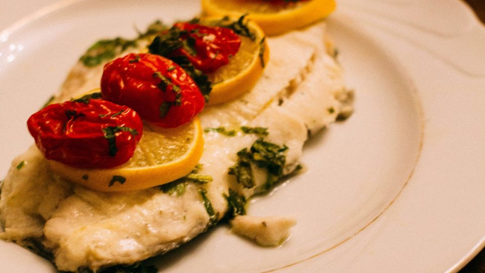 Дешевая горбуша даст фору дорогой рыбе: запеките ее к Новому году этим способом