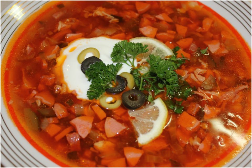 Как приготовить настоящую суп-солянку с домашними солеными огурцами