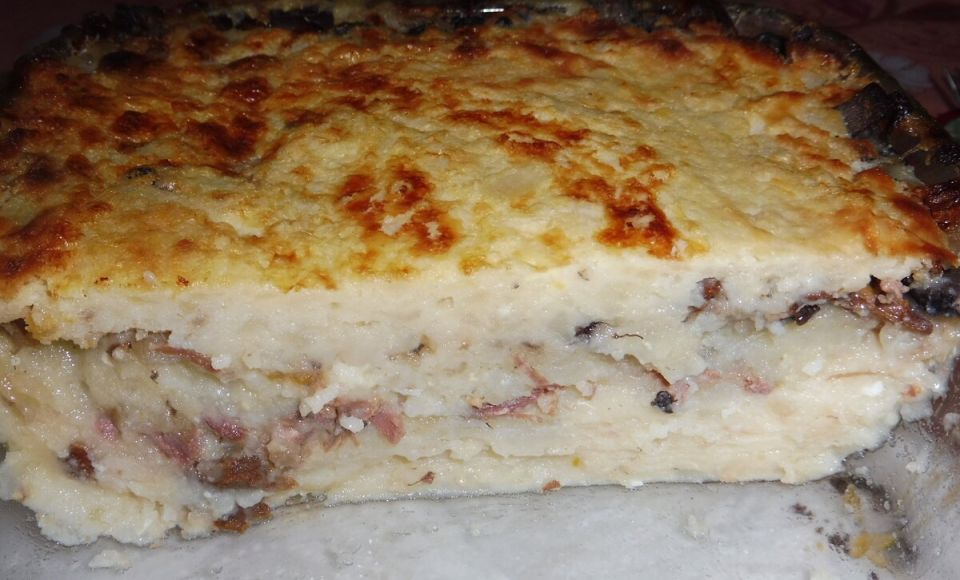 Роскошная картофельная запеканка с мясом и грибами, которой невозможно устоять